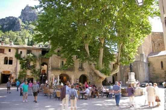 La Maison De La Traverse Saint-Guilhem-le-Desert Exterior foto